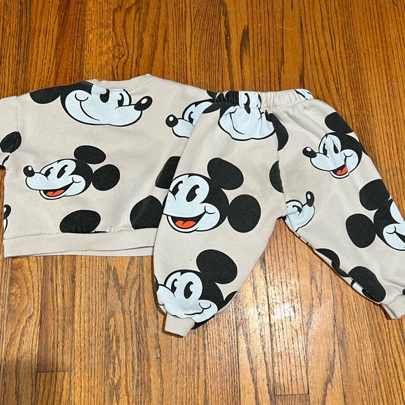 Zara x Disney Mickey Sweatshirt & Joggers Set - Picture 7 of 10